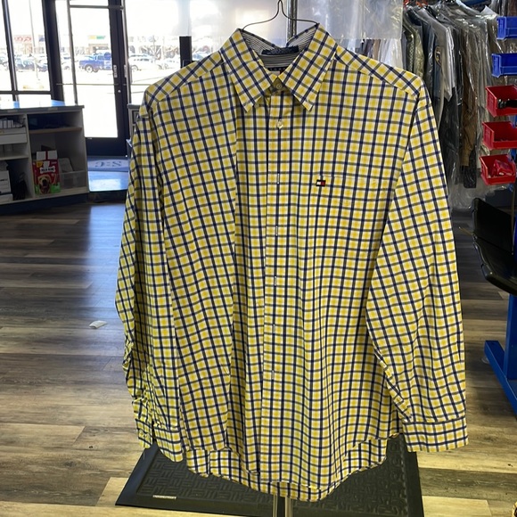 Tommy Hilfiger button down - Picture 1 of 3